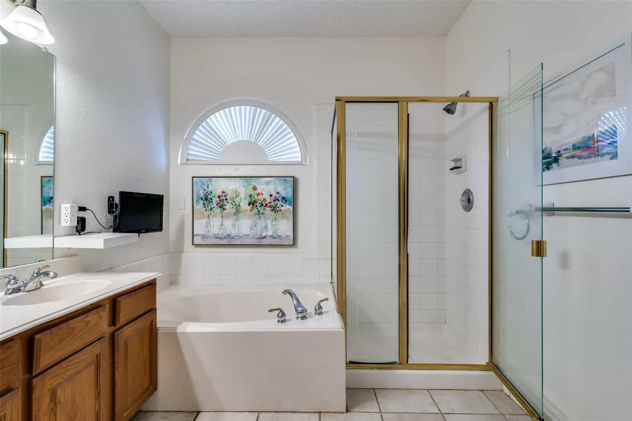 https://mogul-property-details-prod.s3.amazonaws.com/images/Bathroom%201-1708023282395.webp