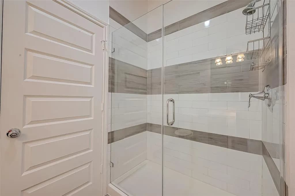 https://mogul-property-details-prod.s3.amazonaws.com/images/Bathroom%201B-1733976040433.webp